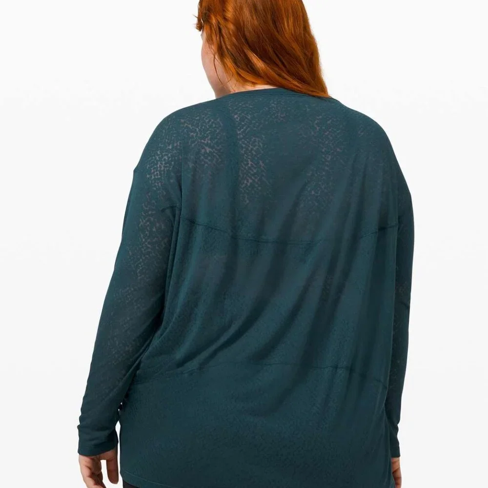 Lululemon Back In Action Long Sleeve Veil Submarine
